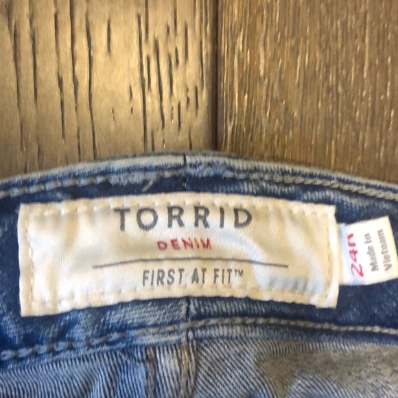 NWOT 🔮Torrid Tapered leg Jeans - Picture 6 of 9